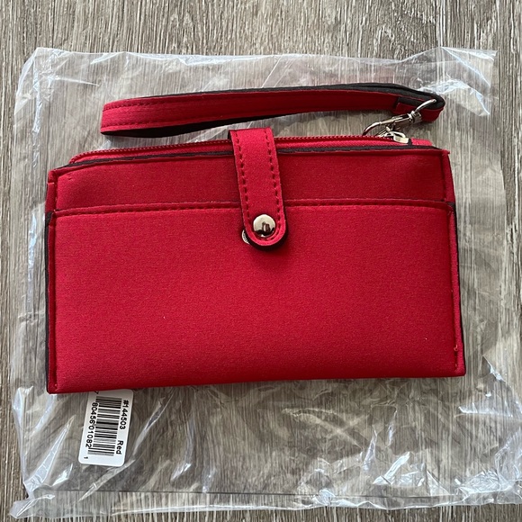 NWOT K•Carroll RED Wristlet with Zipper opening, inside slots & Detachable Strap - Picture 5 of 10